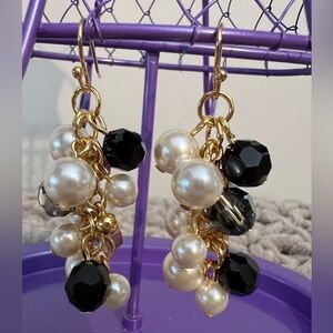 NWOT Fashion Jewelry gold tone dangle earrings